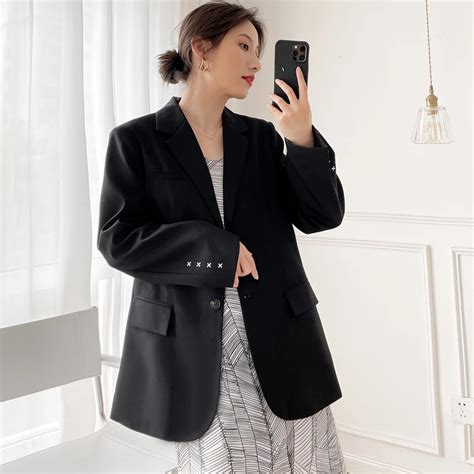 Blazer Preto Feminino: +70 Looks Espetaculares para Usar!.